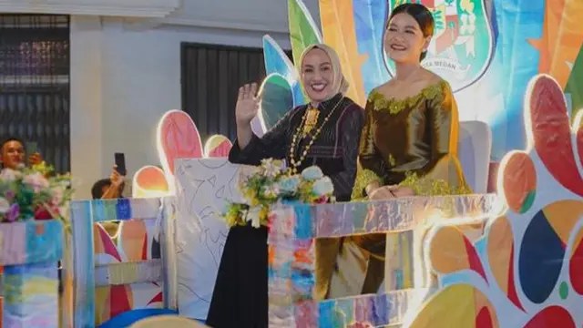 Gaya Kahiyang Ayu saat ulang tahun Medan. [@bobbynst]