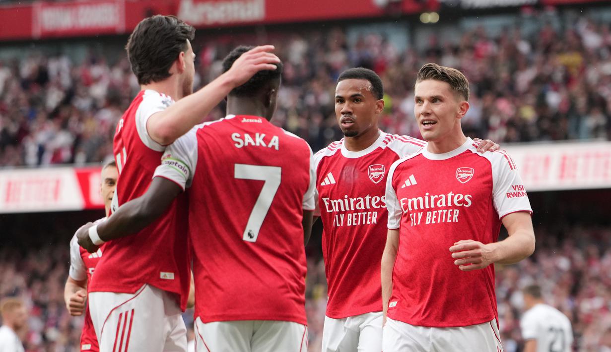 Dua gol ke gawang Fulham tersebut memastikan Gyökeres telah menembus angka 20 gol musim ini. Ia pun menjadi pemain ketiga Arsenal yang mampu mencatatkan torehan tersebut di musim debutnya pada era Premier League, mengikuti jejak dua striker top sebelumnya. (AP Photo/Kin Cheung)