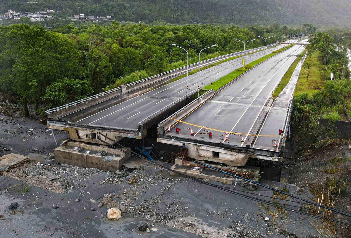 FOTO: Topan Ragasa Picu Jebolnya Danau di Hualien Taiwan, 14 Tewas dan 129 Hilang