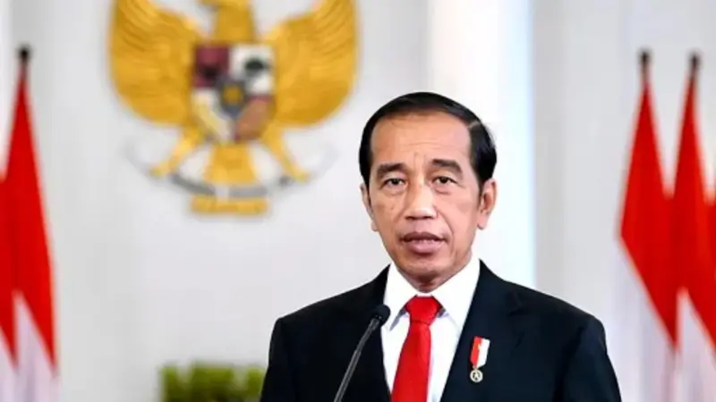 Presiden Joko Widodo (Jokowi) berkomitmen melakukan konservasi laut seluas 32,5 juta hektar pada 2030. Hal itu disampaikan Jokowi dalam acara One Ocean Summit yang diselenggarakan di Prancis, Jumat (11/2/2022) secara virtual.