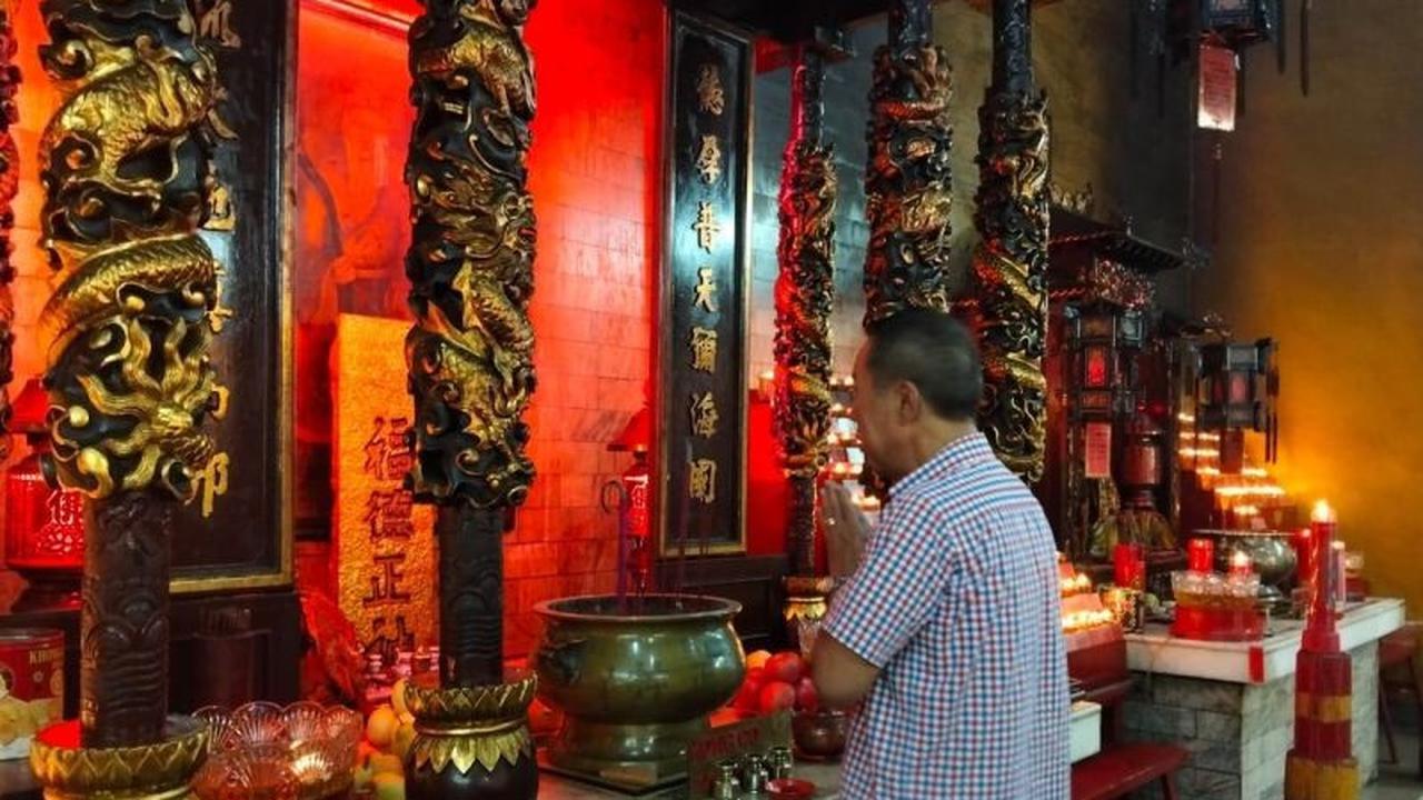 Sambut Imlek, Wihara Amurva Bhumi Gelar Ritual Mandi Rupang Sucikan Patung Dewa