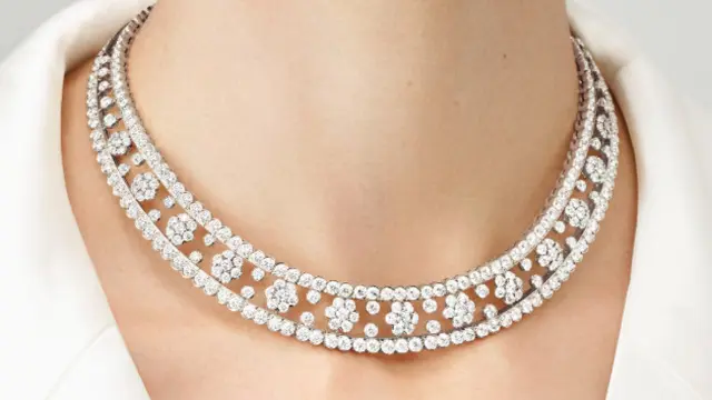 Gaya Formal Eks Ibu Negara Korsel Jalani Persidangan Kasus Dugaan Korupsi, Kalung Berlian dan Jam Tangan Mewah jadi Barang Bukti