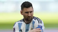 Nama Lionel Messi tentu dikenal banyak orang sebagai pesepak bola terbaik di dunia dalam dua dekade terakhir. Tak heran, hal tersebut membuat namanya sering menjadi julukan untuk para pemain berprestasi, kemiripan secara postur, dan lain sebagainya. Berikut ini deretan pemain dengan julukan &lsquo;Messi&rsquo; yang akan berlaga di Piala Dunia 2022. (AP/Ricardo Mazalan)