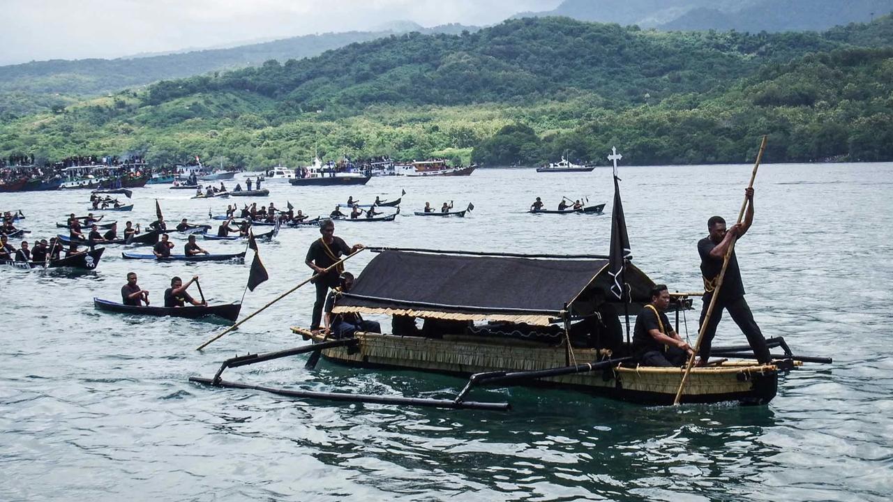 FOTO: Prosesi Laut Tuan Meninu Hidupkan Tradisi Perayaan Jumat Agung  di Larantuka