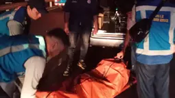 Terjebak dalam Mercy Terbakar Usai Tabrak Truk, Dua Tewas