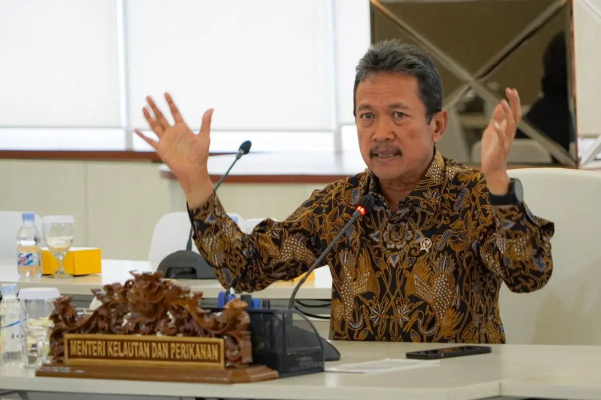 Menteri Kelautan dan Perikanan Sakti Wahyu Trenggono menerima audiensi sejumlah nelayan di Kementerian Kelautan dan Perikanan (KKP) pada  Senin (16/1/2023). (Dok KKP)