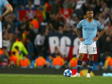 Ekspresi pemain Manchester City, Gabriel Jesus saat Lyon mencetak gol ke gawang mereka pada matchday pertama Grup F Liga Champions di Stadion Etihad, Manchester, Rabu (19/9). City menelan kekalahan 1-2 dari Lyon. (AP Photo/Dave Thompson)