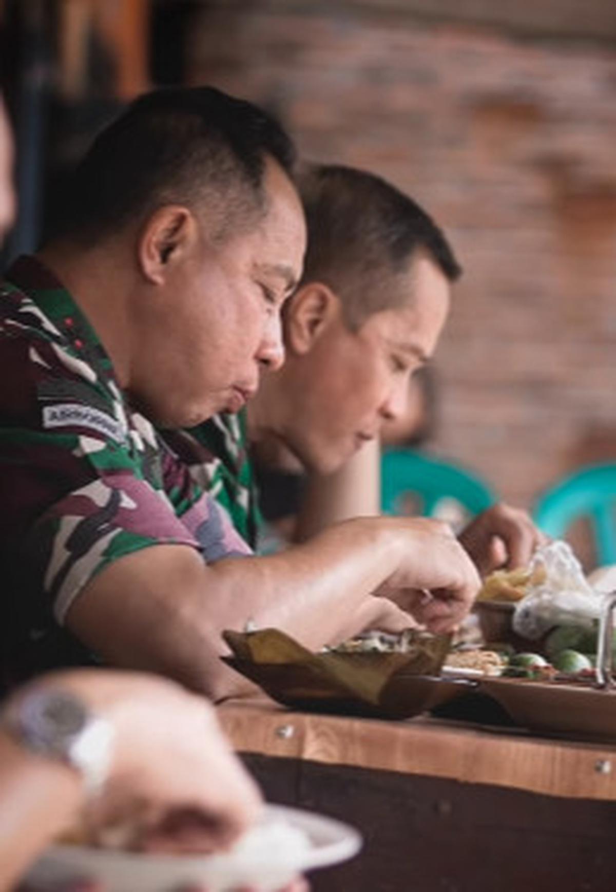 Tak Gengsi Bintang 4 di Pundak