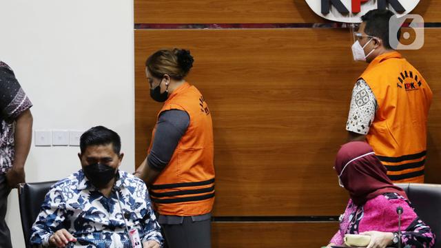 KPK Tahan Dua Tersangka Dugaan Korupsi Dana Insentif Daerah Kabupaten Tabanan