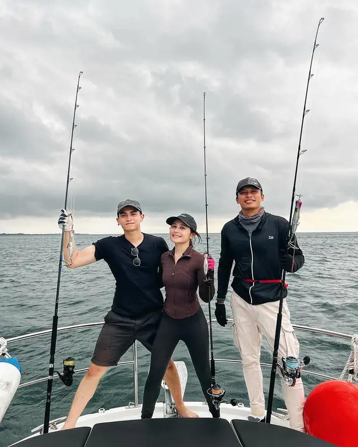 7 Momen Prilly Latuconsina dan Kekasih Mancing Bareng, Omara Dilatih Sabar