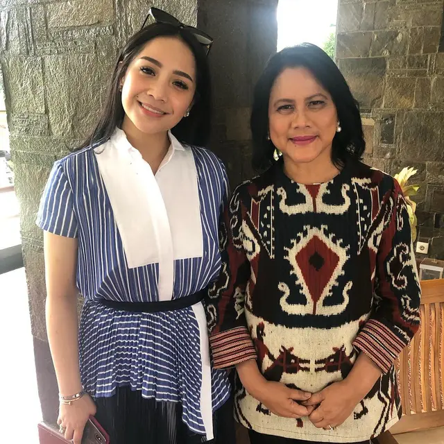 Nagita Slavina dan Iriana Jokowi