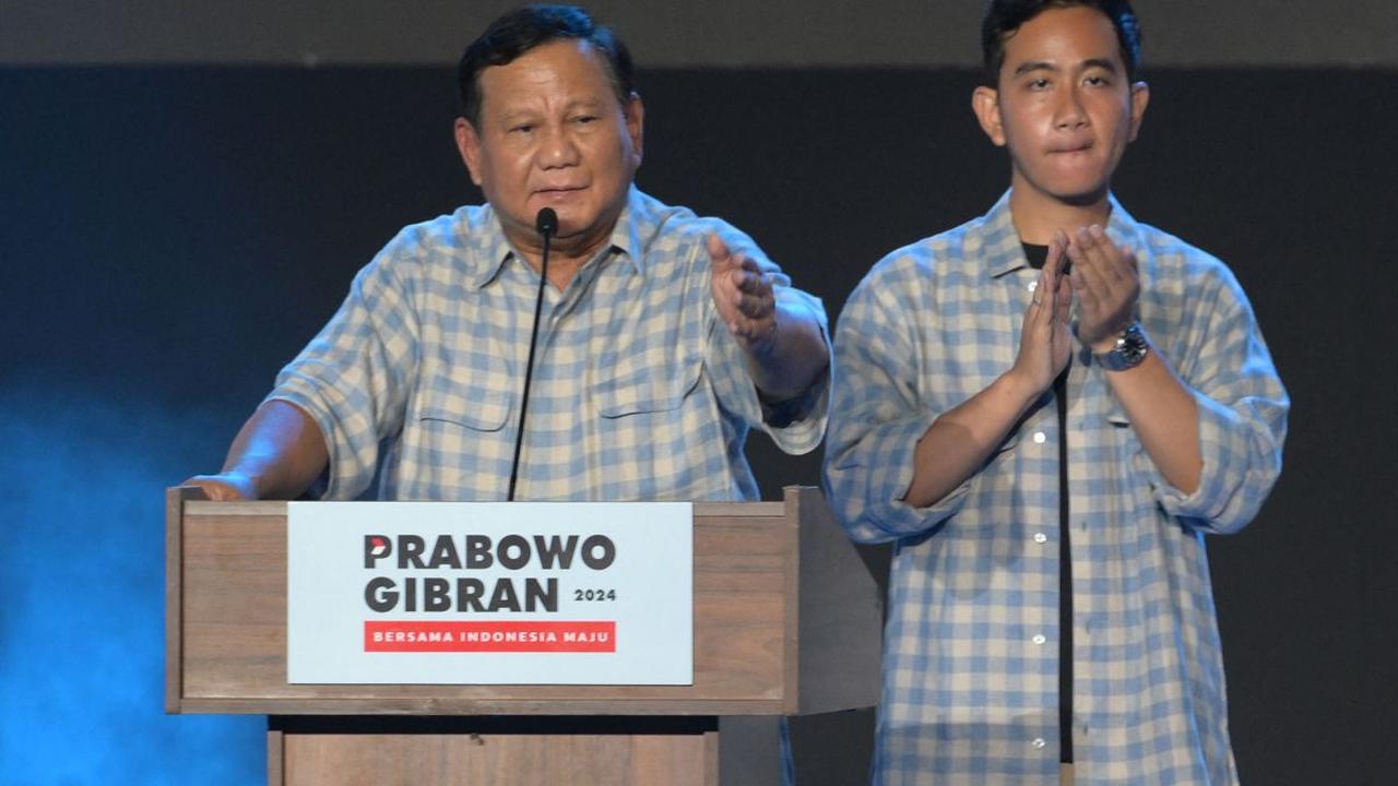 Aang melanjutkan, pemilu di provinsi Jatim memiliki catatan terkait hasil yang dibacakan. Menurut Aang, pada rapat pleno di tingkat provinsi, hanya saksi dari pasangan Prabowo-Gibran yang mau menandatangani form D hasil.<br>