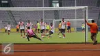 Pemain Persija berlatih tendangan penalti jelang laga melawan PS TNI pada lanjutan Torabika Soccer Championship presented by IM3 Ooredoo di Stadion GBK Jakarta, Kamis (9/6). Persija akanmenjamu PS TNI, Jumat (10/6). (Liputan6.com/Helmi Fithriansyah)