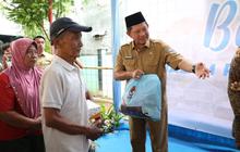 HUT Ke-15 BNPP, Mendagri selaku Kepala BNPP Bagikan 2.000 Paket Sembako kepada Warga Tanah Tinggi