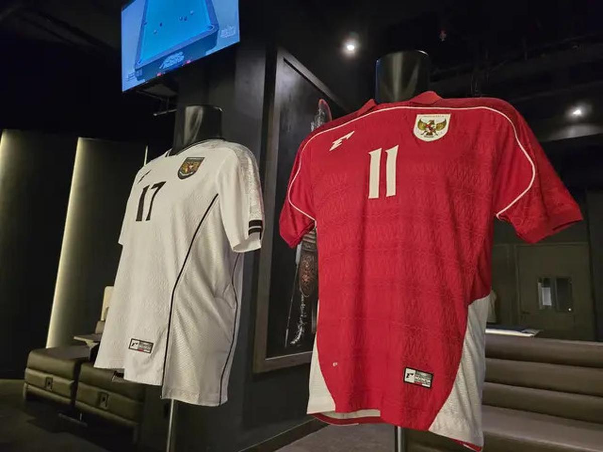 Denny Landzaat Mengagumi Jersey Anyar Timnas Indonesia: Selalu Suka yang Merah, Warna Putih Mewah Setara Real Madrid
