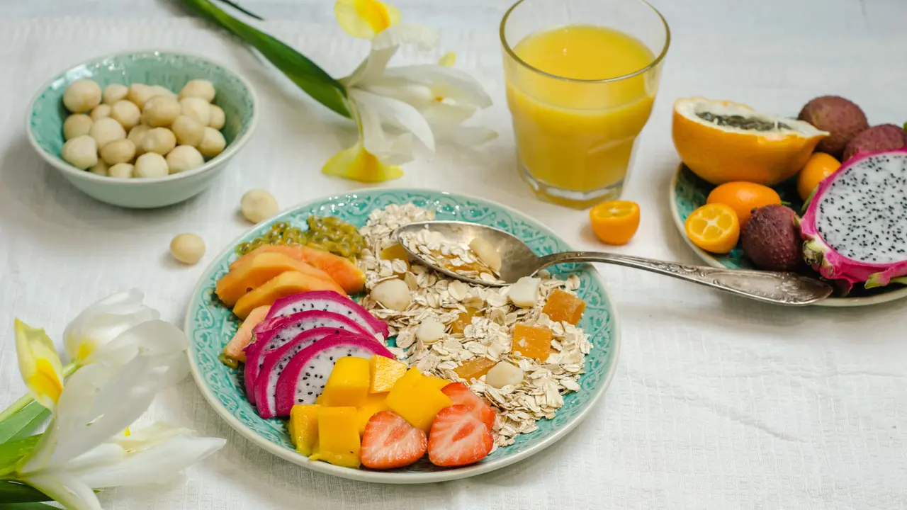 Resep Oats Kacang dan Buah Tropis