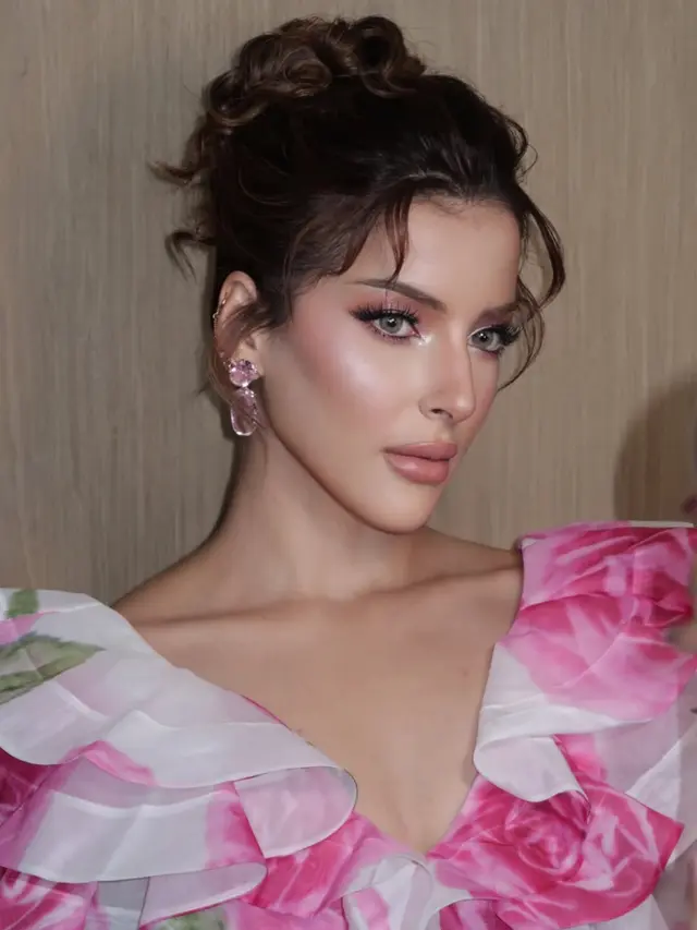 Soft Glam Ala Marie Antoinette, Pesona Tasya Farasya Saat Bertemu Huda Kattan di Dubai