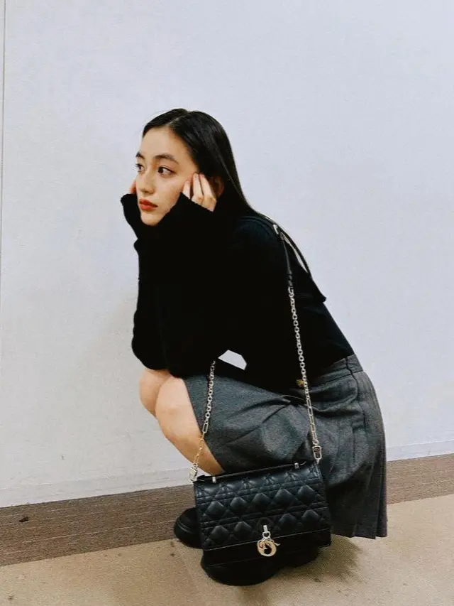 Adu Gaya Selebritis Korea Selatan dan Jepang Membawa Tas Miss Dior. Dior