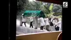 Sempat beredar video yang menunjukkan sosok seperti jenazah terlempar dari keranda dan tercebur ke kolam. Belakangan terungkap, kejadian di video tersebut hanyalanh sebagai rekaman syuting sebuah adegan sinetron.