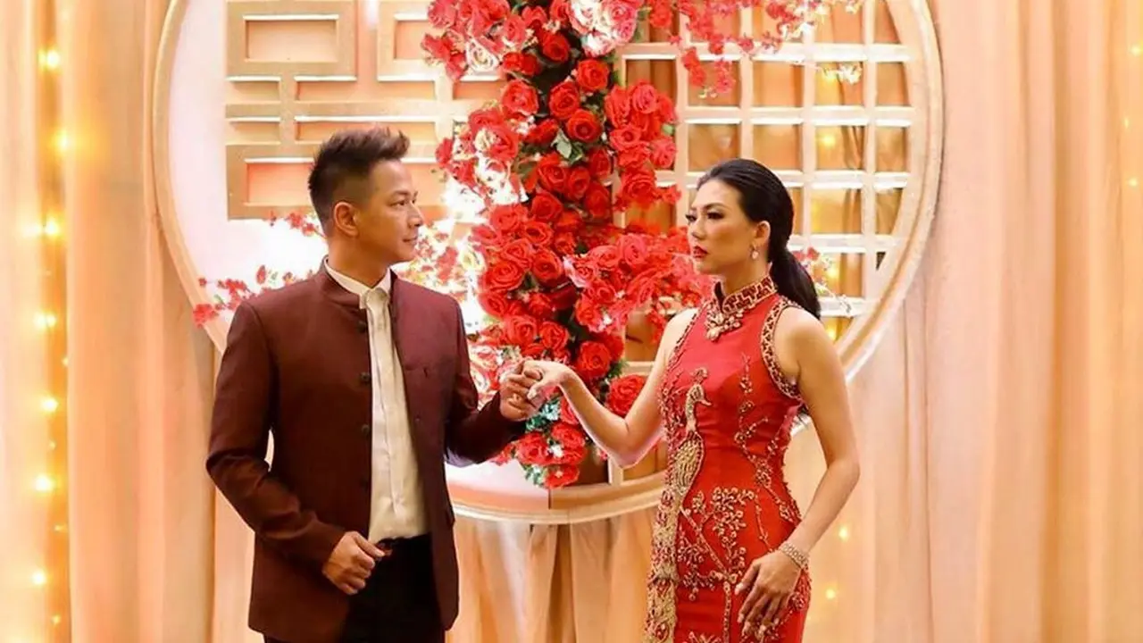 7 Momen Upacara Teapai Delon dan Aida Chandra, Seserahan Barang Mewah