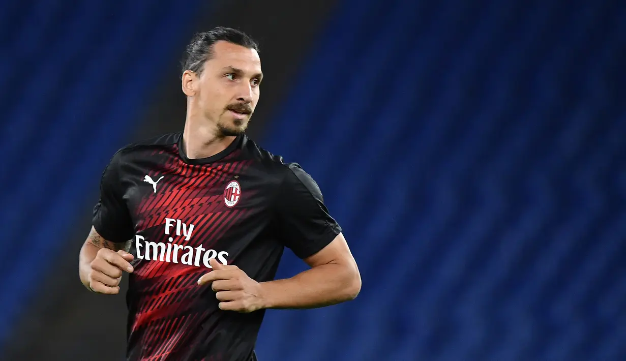 4. Zlatan Ibrahimovic (64 gol penalti) - Imbrahimovic pernah membela sejumlah klub besar seperti Juventus, Inter Milan, Barcelona, Paris Saint-Germain, dan Manchester United. Selama berkarier, pemain asal Swedia ini berhasil mencetak 64 gol lewat titik penalti. (AFP/Tiziana Fabi)