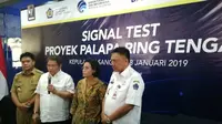 Konferensi pers pengujian jaringan Palapa Ring Tengah di Kantor Pelayanan Pajak (KPP) Tahuna, Kabupaten Kepulauan Sangihe, Sulawesi Utara, Jumat (18/1/2019). Liputan6.com/Andina Librianty