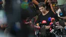 Kemudian dibawa ke Gaza melewati sebuah gerbang. Dalam perjalanan tersebut, dia sempat menderita memar akibat dipukul dengan tongkat. (Erik Marmor / AFP)