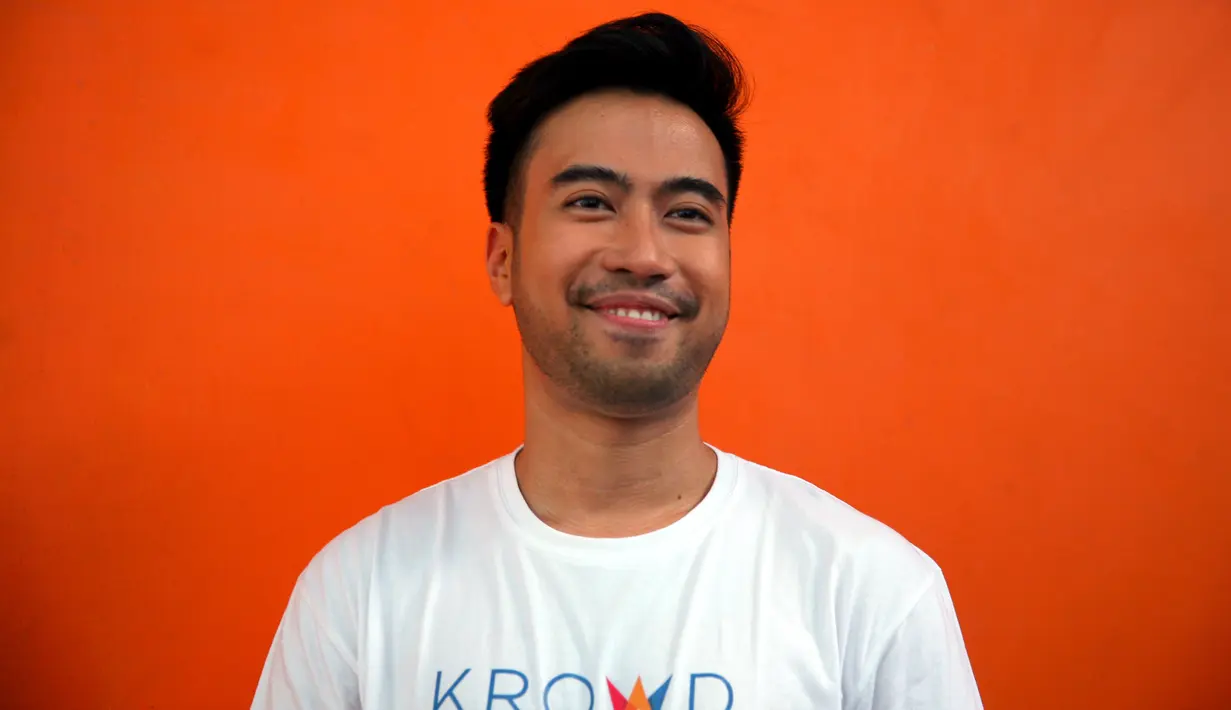 "Tapi kayaknya masih lama, karena masih mau berkeluarga dulu baru S3. Karena S3 itu kan minimal 5 tahun. Jadi kayaknya gue harus cari keluarga dulu yah. Kalau enggak, gue mau sampai kapan sendiri?" kata Vidi Aldiano lagi. (Nurwahyunan/Bintang.com)