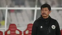 Pelatih Timnas Indonesia U-20, Indra Sjafri saat laga uji coba menghadapi Thailand U-20 di Stadion Utama Gelora Bung Karno (SUGBK), Senayan, Jakarta, Jumat (26/1/2024) malam WIB. (Bola.com/M Iqbal Ichsan)