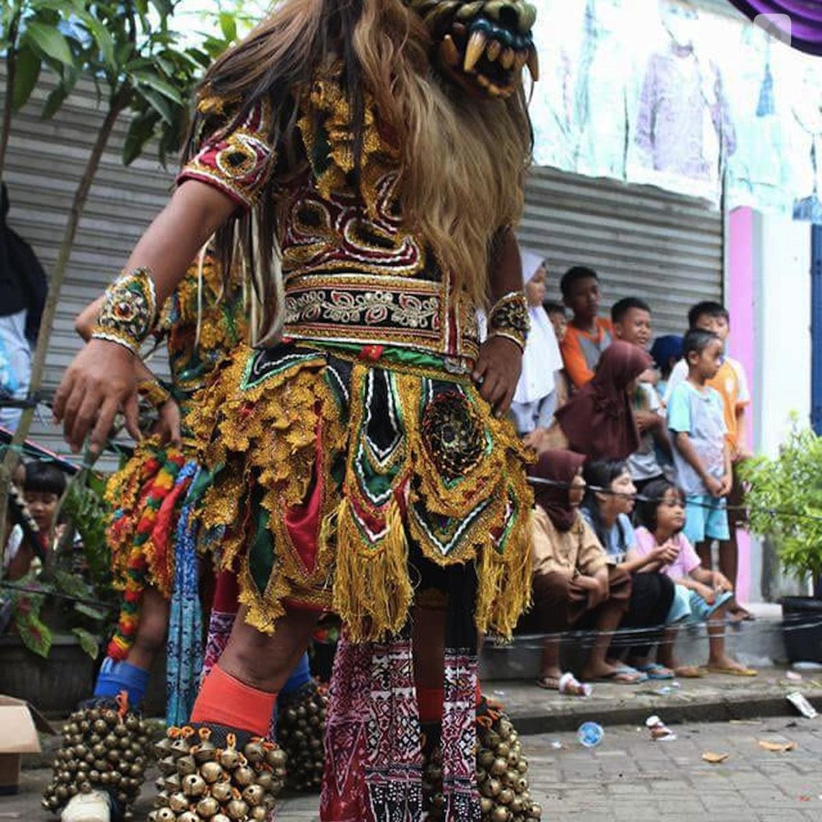 Barongan misteri topeng Fizz Fairuz