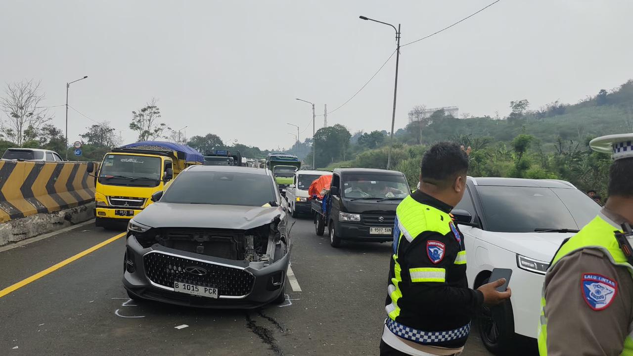 Kronologi Tabrakan Beruntun 15 Kendaraan di Tol Cipularang