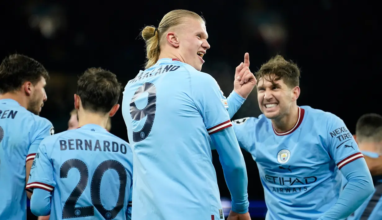 Pemain Manchester City Erling Haaland mererayakan dengan rekan setimnya usai mencetak gol ke gawang RB Leipzig pada pertandingan sepak bola leg kedua babak 16 besar Liga Champions di Etihad Stadium, Manchester, Inggris, 14 Maret 2023. Erling Haaland mencetak lima gol dan menbawa Manchester City mengalahkan RB Leipzig dengan skor 7-0. (AP Photo/Dave Thompson)