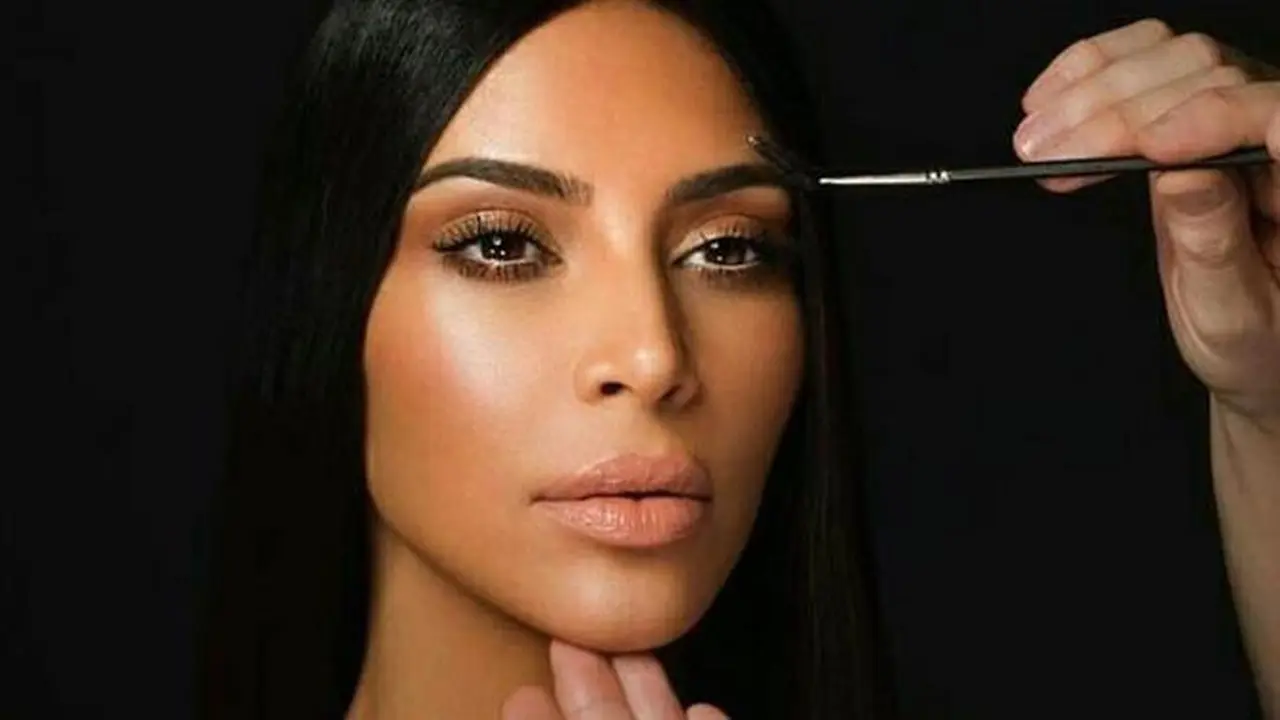 Cara Sederhana Ciptakan Wajah Glowing ala Kim Kardashian
