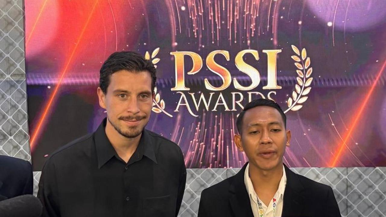 Thom Haye Tegaskan Siap Dilatih Siapapun untuk Timnas Indonesia