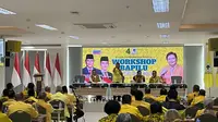 Ketua Badan Pemenangan Pemilu (Bappilu) DPP Partai Golkar Maman Abdurrahman saat jumpa pers Rapat Bapilu Partai Golkar di Kantor DPP Partai Golkar, Slipi Jakarta Barat, Selasa (7/11/2023). (Liputan6.com/Muhammad Radityo Priyasmoro).