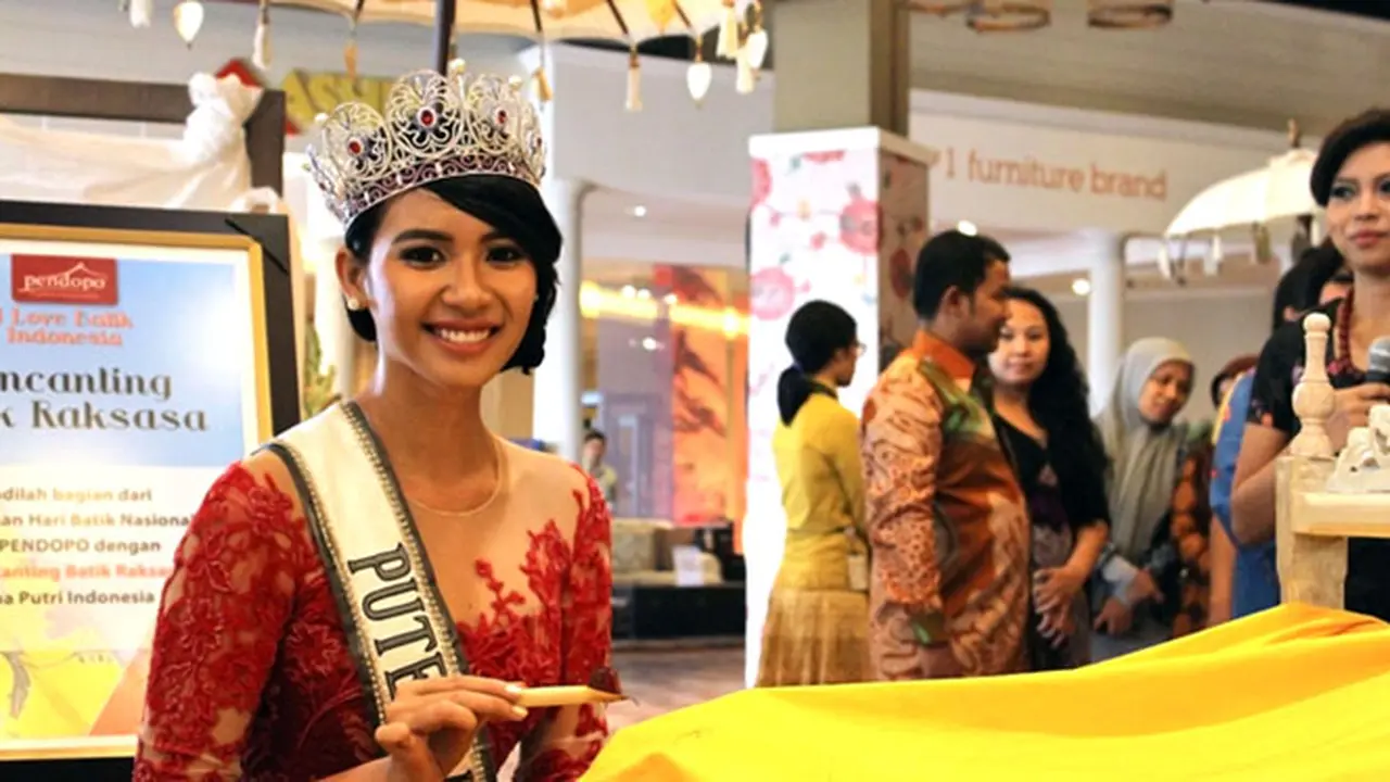 Putri Indonesia 2014 Rayakan Hari Batik Nasional 