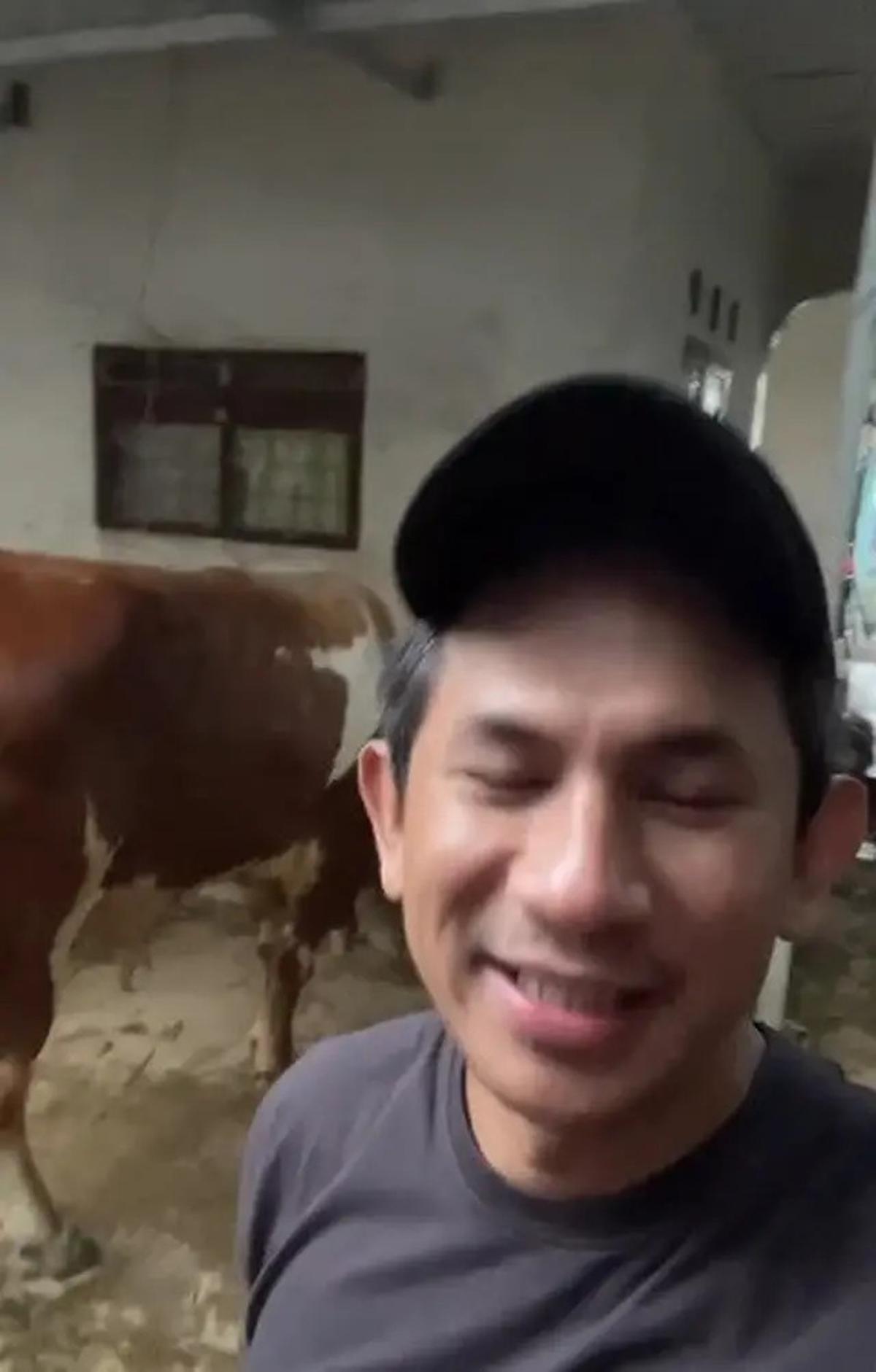 7 Potret Aktor Aji Yusman 'Inikah Rasanya' Kini Jadi Penjual Mainan, Berjuang Kerja Serabutan