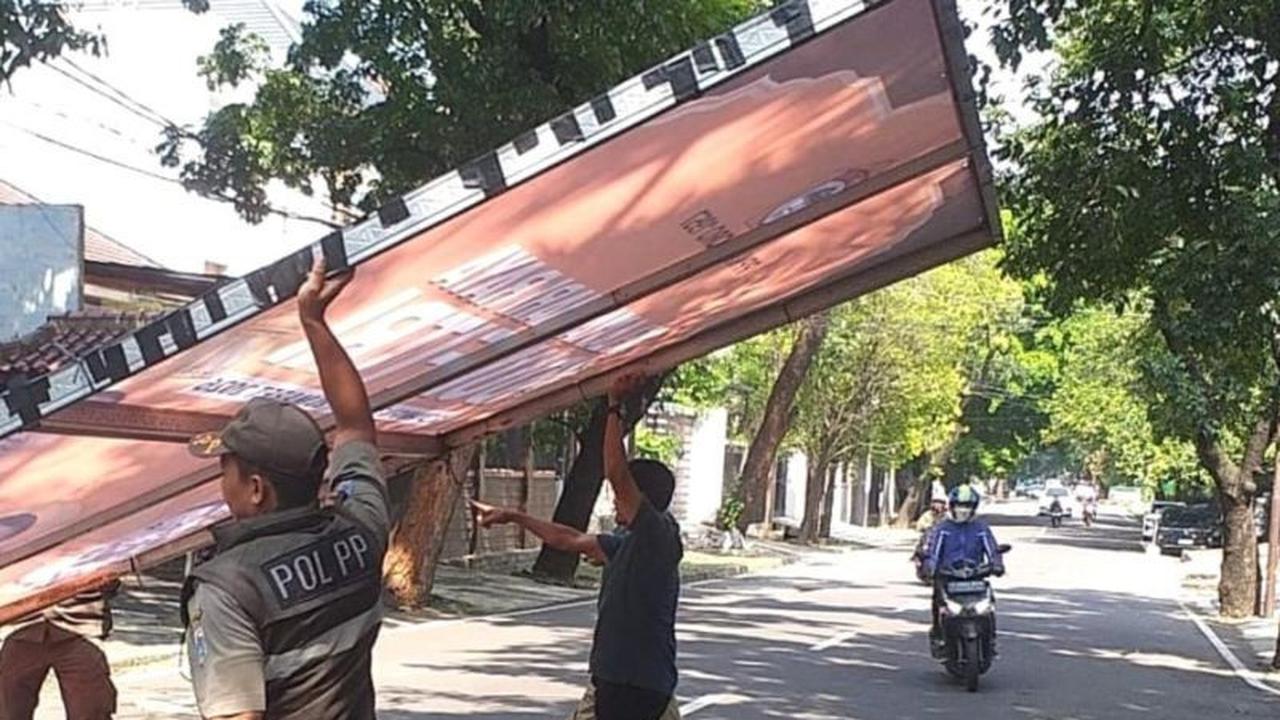 Satpol PP Pesanggrahan Gencarkan Penertiban Spanduk Baliho, Jaga Estetika Kota Pasca Idul Fitri