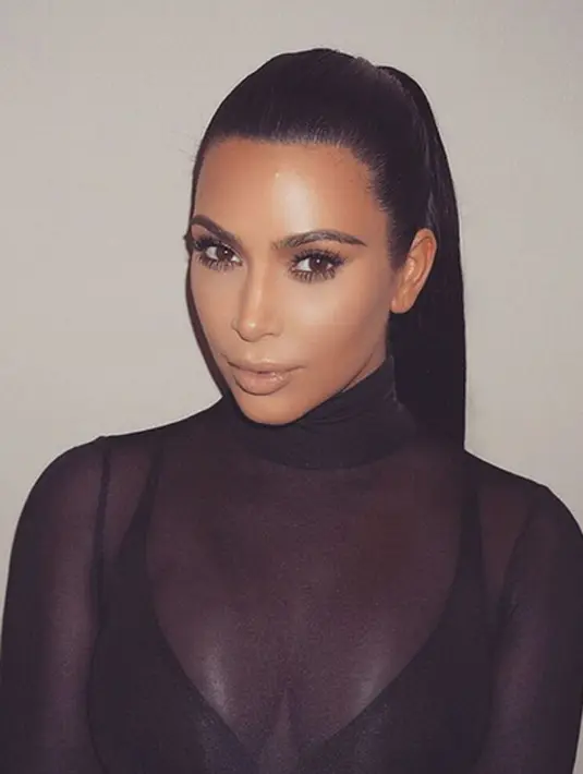 Unggahan pertamanya di Instagram tentu saja mengundang berbagai komentar dari para penggemarnya. Tidak sedikit dari mereka yang bahagia melihat Kim Kardashian kembali. (Instagram/kimkardashian)