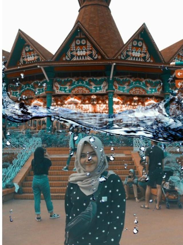 Minta Dieditkan Foto Agar Sendirian, 6 Hasilnya Ini Bikin Tepuk Jidat