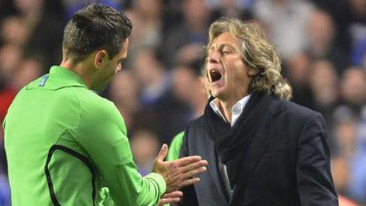 "Benfica bertanding melawan Chelsea dan Wasit"