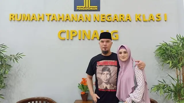 Mulan Jameela jemput Ahmad Dhani dari penjara (https://www.instagram.com/p/B6rX465B2PI/)
