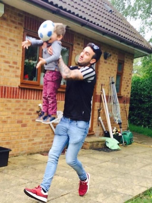 7 Momen Kocak Orang Tua Tak Perhatikan Anak Ini Berujung Nyesek