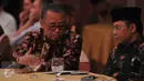 Dede Rosyada (kiri) berdiskusi dengan Kamarudin Amin saat menghadiri acara peresmian Pesantren For Peace (PFP), Jakarta, Selasa (30/6/2015). Diharapkan PFP bisa meningkatkan kontribusi Islam yang moderat di Indonesia. (Liputan6.com/Herman Zakharia)