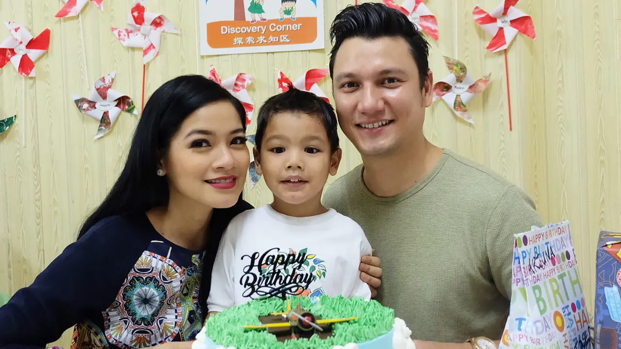 [Bintang] Titi Kamal dan Christian Sugiono