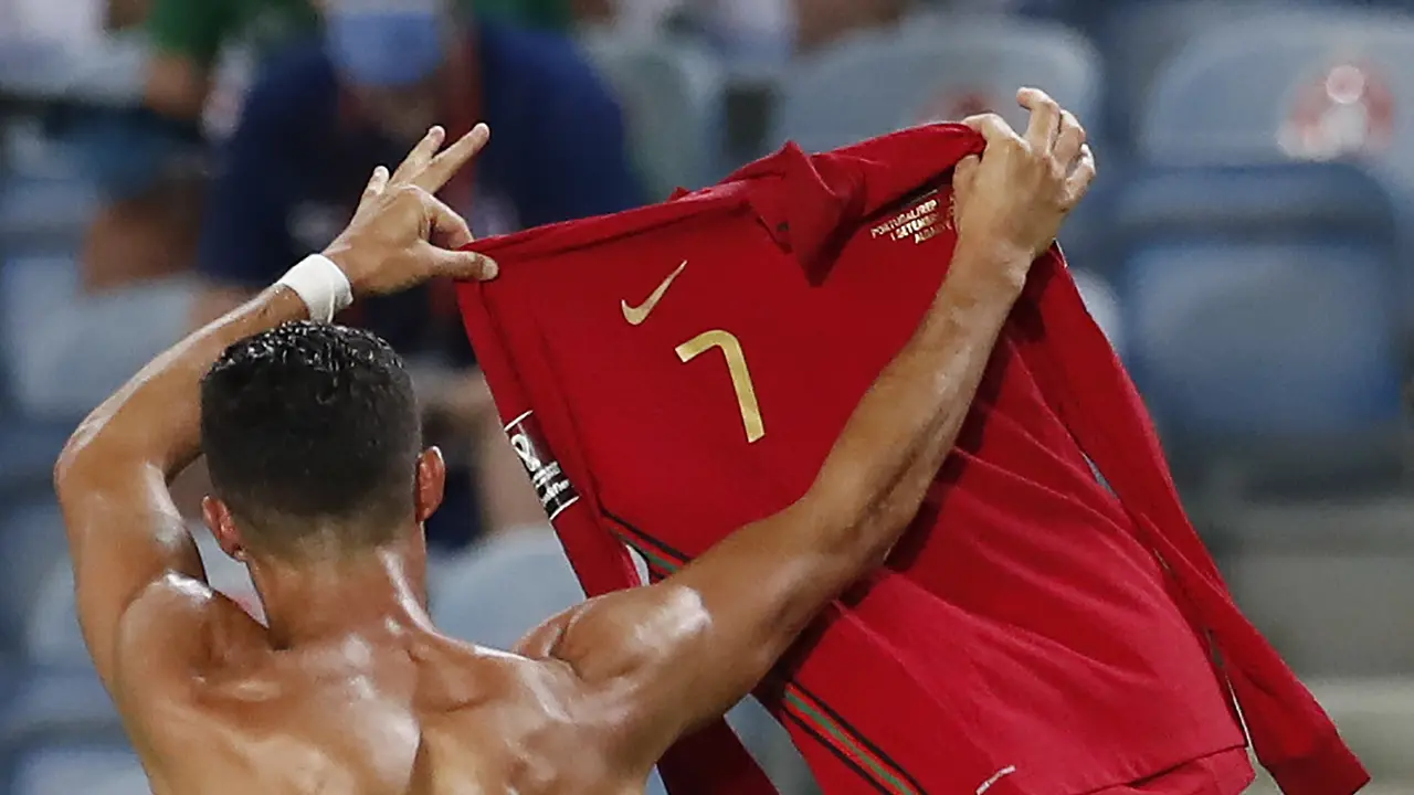 Cristiano Ronaldo - Portugal - Kualifikasi Piala Dunia 2022