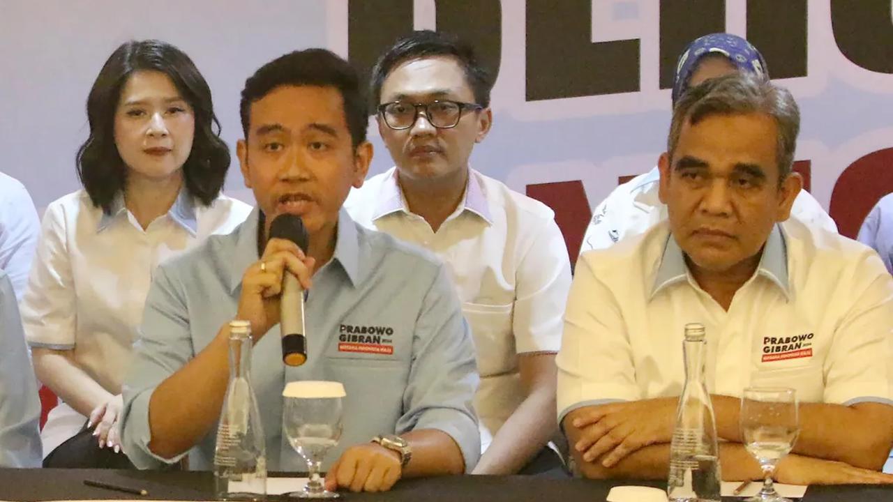 <br>Senada, Wakil Komandan Tim Echo TKN Prabowo-Gibran, Adies Kadir meminta jajaran kepolisian melakukan pengusutan atas adanya kebocoran materi itu.&nbsp;<br>