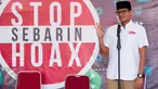 Cawagub DKI, Sandiaga Uno memberikan sambutan saat meluncurkan Satgas 'Stop Sebarin Hoax' di Posko Pemenangan, Menteng, Jakarta, Senin (27/3). Satgas itu bertugas memberi tahu masyarakat seputar berita hoax yang beredar. (Liputan6.com/Gempur M Surya)