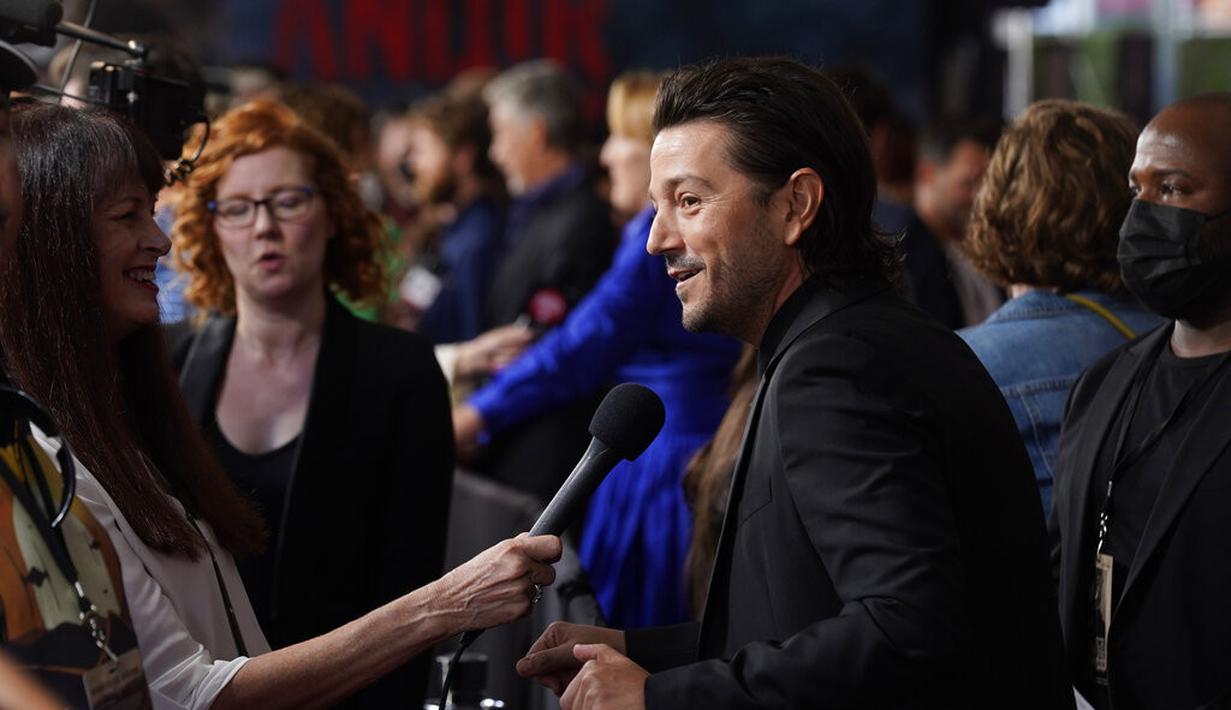 Diego Luna dalam premier Andor di LA. (AP Photo/Chris Pizzello)