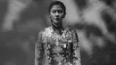 <p>Kebaya janggan juga menambah gaya maksimal pada tampilan. [Foto: Dian Sastrowardoyo/ Instagram]</p>